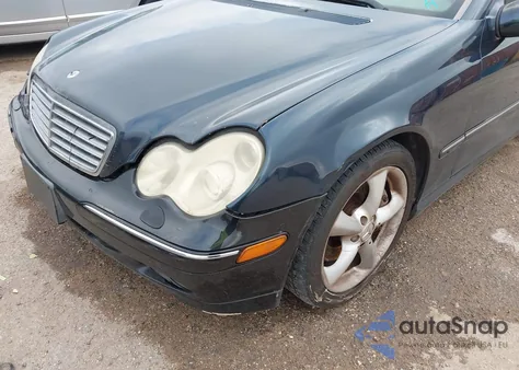 2005 Mercedes-Benz C 230 Kompressor Sport z USA, uszkodzony, nr VIN WDBRF40J05F667711
